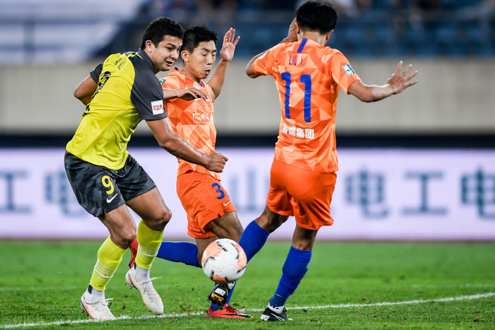 包含赛后亚冠焦点战，广州队单刀错失，目标明确，纪律约束更严格的词条